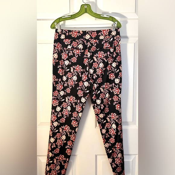 Ann Taylor floral ankle pants. - Picture 2 of 4